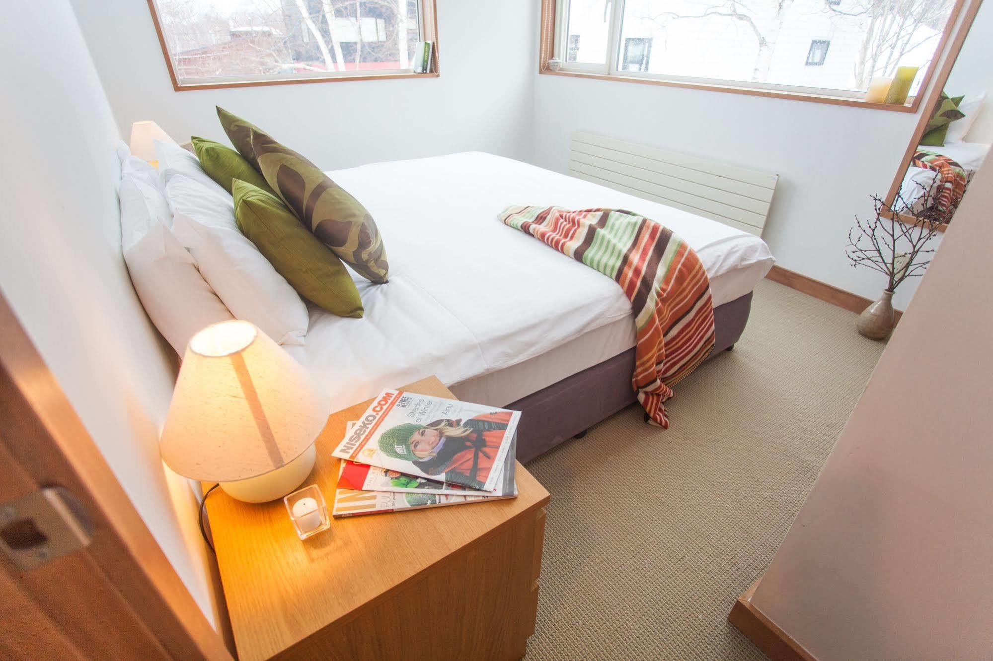 Shirokuma Chalets Hirafu Экстерьер фото